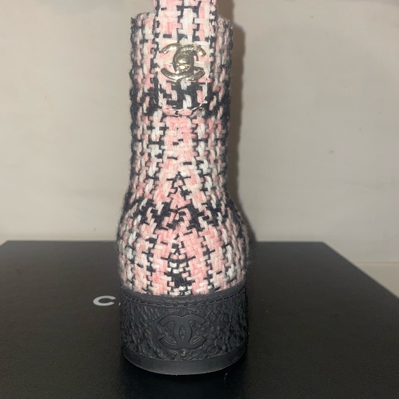 Authentic Chanel tweed booties - Picture 3 of 7